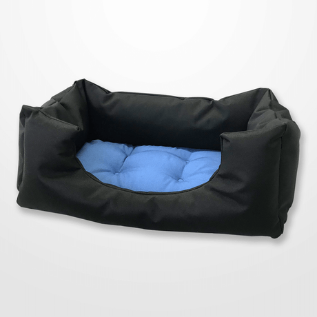 kicsi méretű fekhely kék párnával