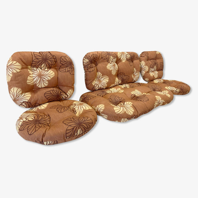 rattanszett-rattan-parna-szett-barna-viragos-szinben-korasztalos-rattan-butorhoz